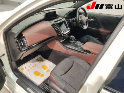 Toyota CROWN  с аукциона в Японии