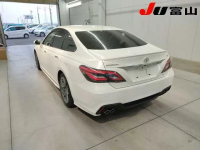 Toyota CROWN  с аукциона в Японии