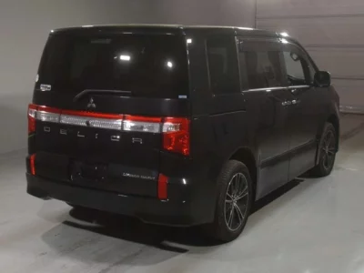 Mitsubishi Delica D:5