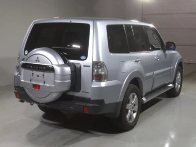 Mitsubishi PAJERO  с аукциона в Японии