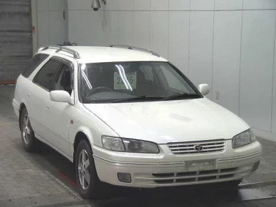 Toyota CAMRY  с аукциона в Японии