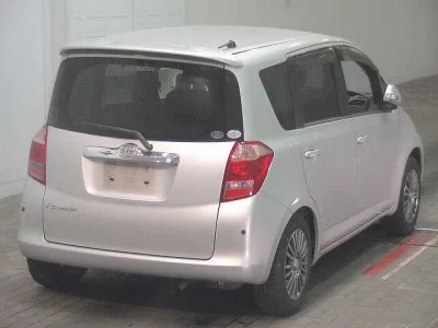 Toyota RACTIS  с аукциона в Японии