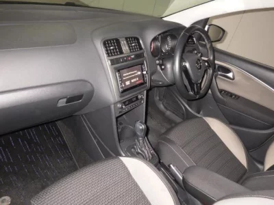 Volkswagen CROSS POLO  с аукциона в Японии