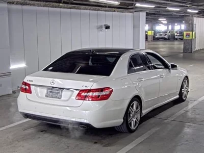 Mercedes-Benz E CLASS  с аукциона в Японии