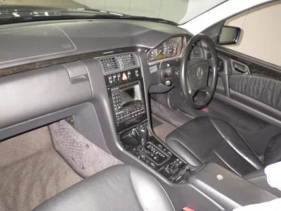 Mercedes-Benz E CLASS  с аукциона в Японии