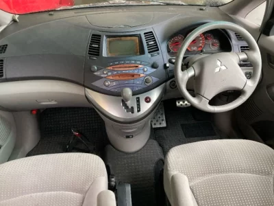 Mitsubishi GRANDIS  с аукциона в Японии