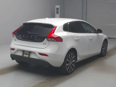 Volvo V40  с аукциона в Японии
