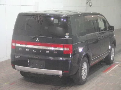Mitsubishi Delica D:5
