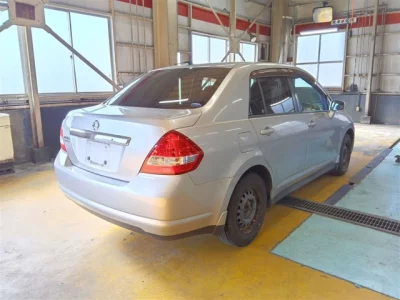 Nissan TIIDA LATIO  с аукциона в Японии