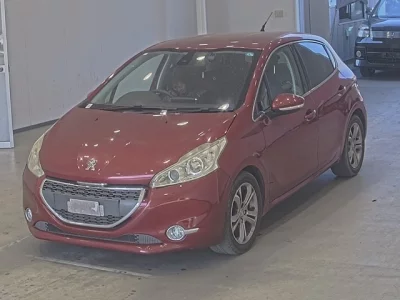 Peugeot 208  с аукциона в Японии