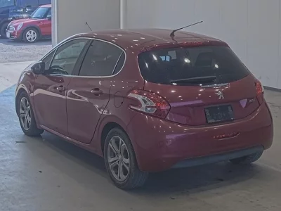 Peugeot 208  с аукциона в Японии