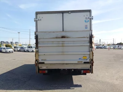 Toyota DYNA  с аукциона в Японии