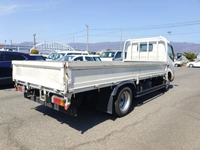 Toyota DYNA  с аукциона в Японии