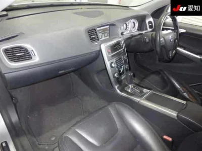 Volvo V60  с аукциона в Японии