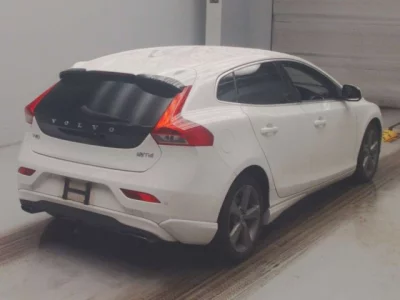 Volvo V40  с аукциона в Японии