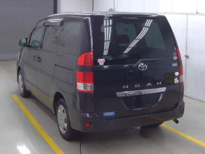 Toyota NOAH  с аукциона в Японии