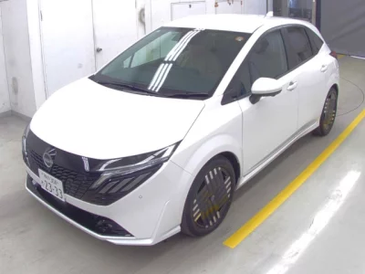Nissan Aura