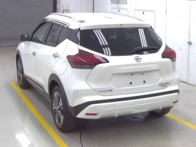 Nissan Aura