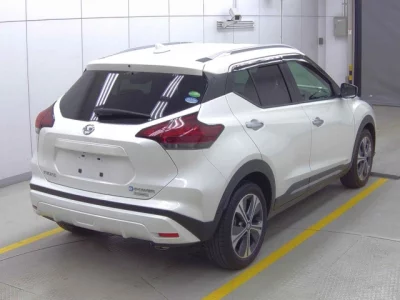 Nissan Aura