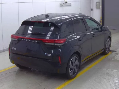 Nissan Aura