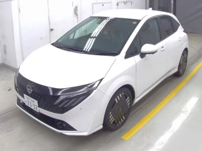 Nissan Aura
