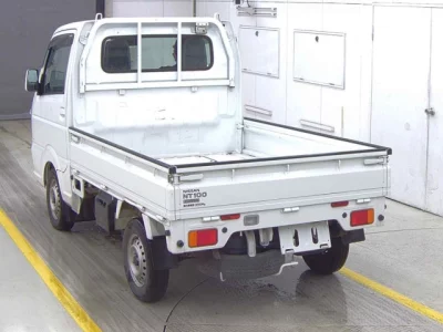 Nissan NT100 Clipper