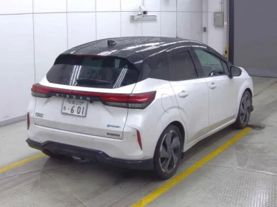 Nissan Aura