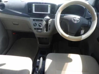 Toyota PIXIS EPOCH  с аукциона в Японии