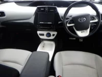 Toyota Prius лот № 3204 оценка R  с аукциона в Японии 2