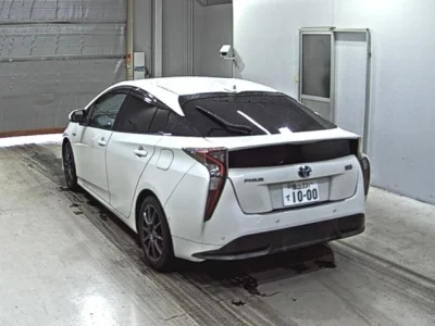 Toyota Prius  с аукциона в Японии