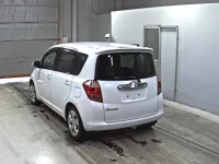 Toyota RACTIS лот № 9036 оценка R  с аукциона в Японии 1