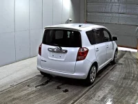 Toyota RACTIS лот № 9036 оценка R  с аукциона в Японии 4