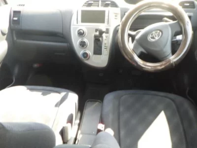 Toyota RACTIS  с аукциона в Японии