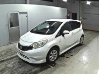 Nissan NOTE лот № 2240 оценка 4  с аукциона в Японии 3
