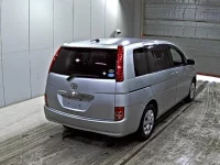 Toyota ISIS лот № 2237 оценка 3.5  с аукциона в Японии 3