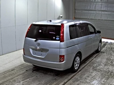 Toyota ISIS  с аукциона в Японии