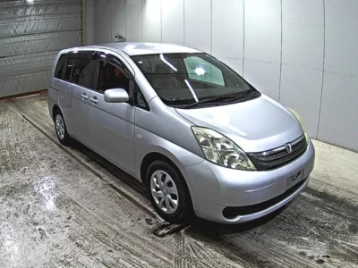 Toyota ISIS  с аукциона в Японии