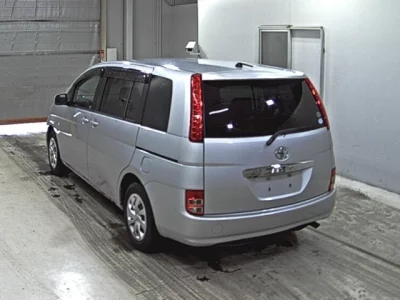 Toyota ISIS  с аукциона в Японии