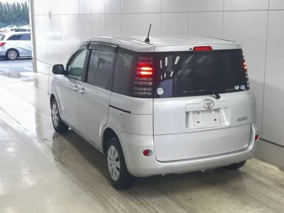 Toyota SIENTA  с аукциона в Японии