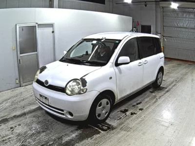 Toyota SIENTA  с аукциона в Японии