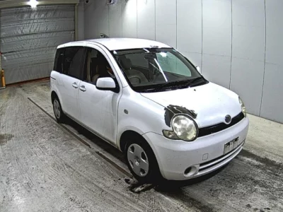 Toyota SIENTA  с аукциона в Японии