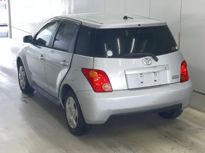 Toyota IST  с аукциона в Японии