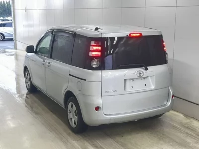 Toyota SIENTA  с аукциона в Японии
