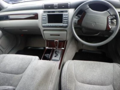 Toyota CROWN  с аукциона в Японии