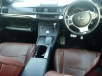 Lexus CT лот № 3393 оценка 3.5  с аукциона в Японии 2