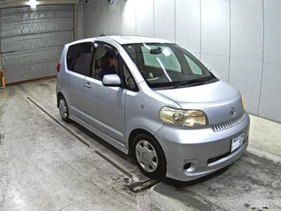 Toyota PORTE  с аукциона в Японии