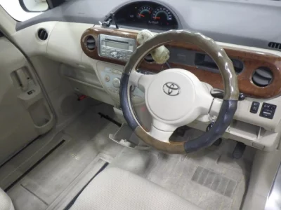 Toyota PORTE  с аукциона в Японии