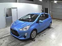 Toyota AQUA лот № 2315 оценка 4  с аукциона в Японии 3