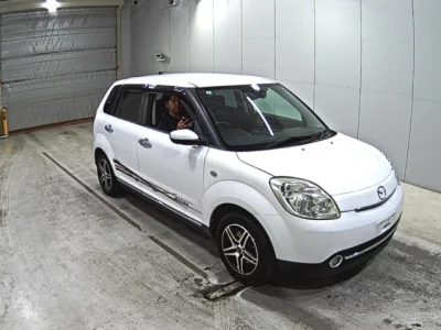Mazda Verisa