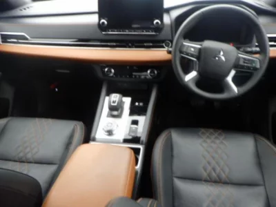 Mitsubishi OUTLANDER PHEV